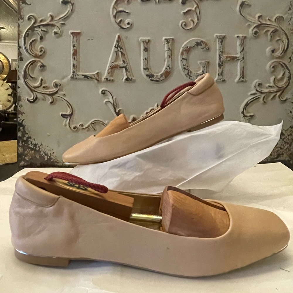 Karl lagerfeld Paris nude flats size 7.5 M